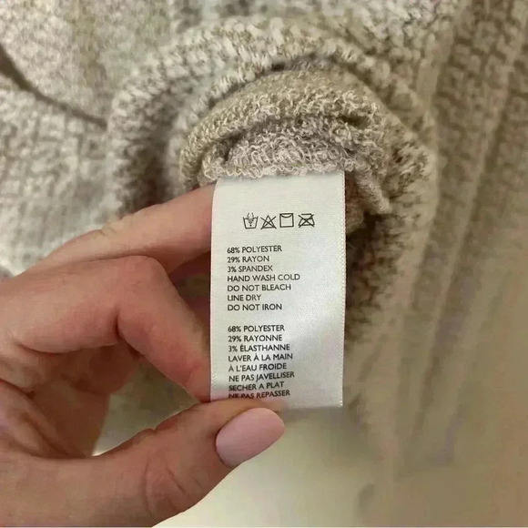 Urban Outfitter Beige Ivory Cropped V-Neck Long Sleeve Sweater Size Medium - Picture 4 of 6